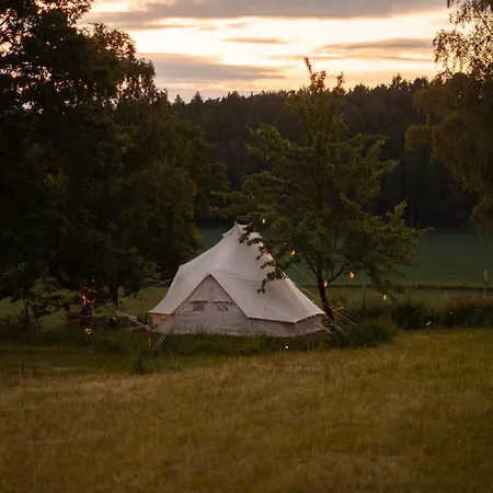 Glamping Hive Cmeliny
