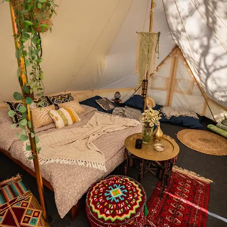 Glamping Hive *