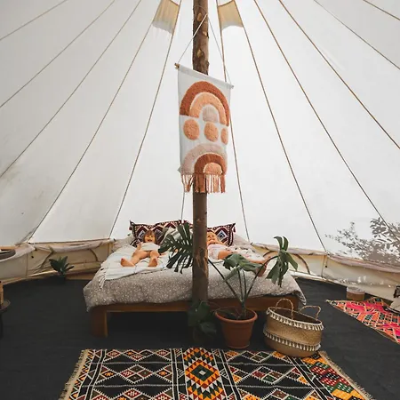 Tente de luxe Glamping Hive Cmeliny