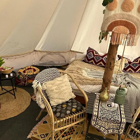 Tente de luxe Glamping Hive Cmeliny