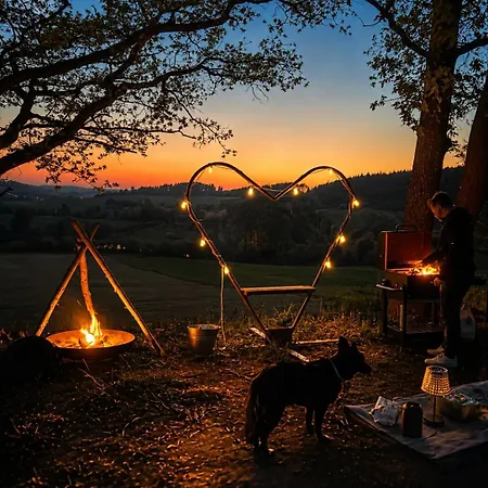 Glamping Glamping Hive Cmeliny