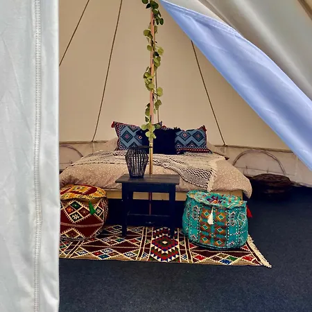 Glamping Hive *