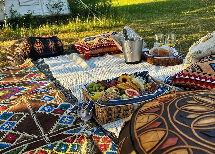 Glamping Hive Campo de lujo Cmeliny