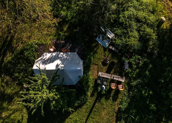 Glamping Hive Campo de lujo Cmeliny