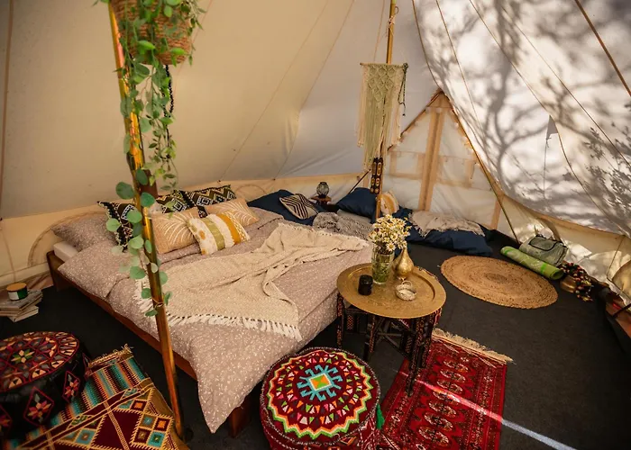 Glamping Hive *