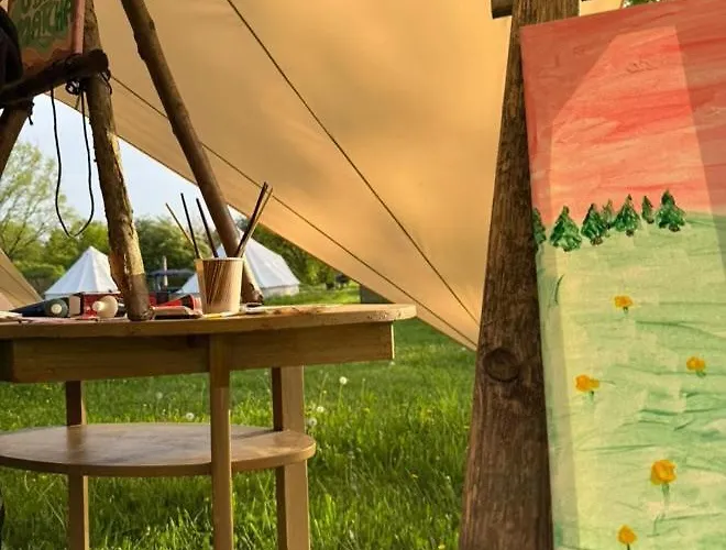 Glamping Hive Luxury tent Cmeliny